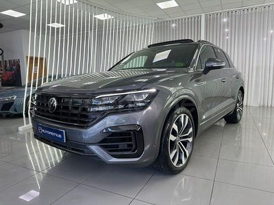 Usado VW Touareg R-line 286 CV (210 kW) 2022 Gris / plata SUV