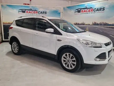 Usado Ford Kuga Titanium 150 CV (110 kW) 2016 Blanco SUV