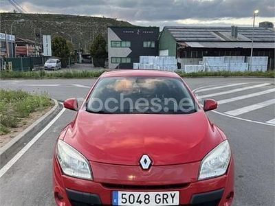 Usado Renault Mégane Dynamique 105 CV (77 kW) 2009 Rojo Berlina