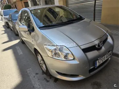 Usado Toyota Auris Luna 90 CV (66 kW) 2008 Beige Utilitario