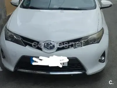 Usado Toyota Auris Hybrid Advance 136 CV (100 kW) 2015 Blanco Familiar