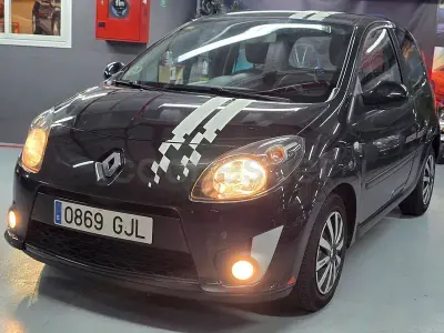 Usado Renault Twingo Dynamique 65 CV (47 kW) 2008 Negro Utilitario