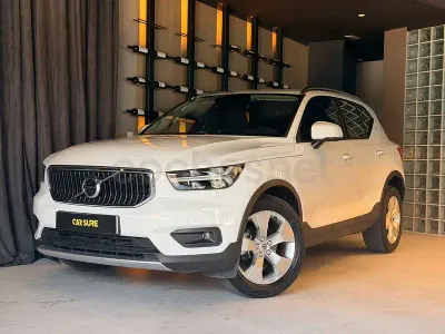Begagnad Volvo XC40 Momentum 163 HK (119 kW) 2021 Vit SUV