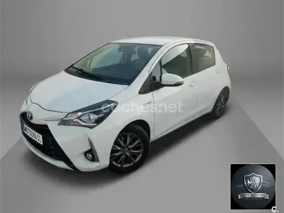 Usado Toyota Yaris Hybrid Active 100 CV (73 kW) 2019 Blanco Berlina