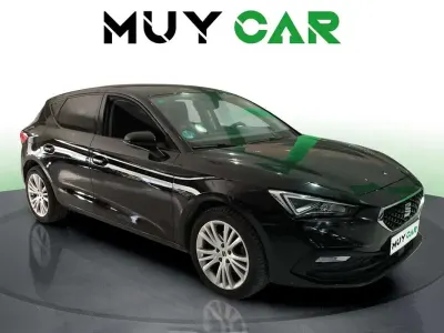Usado Seat Leon Style 110 CV (80 kW) 2021 Negro Utilitario