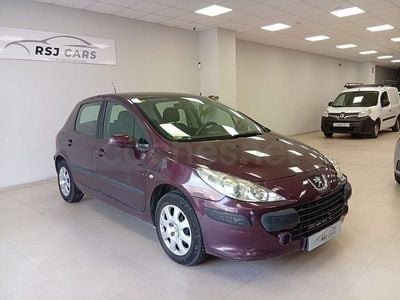 Usado Peugeot 307 110 CV (80 kW) 2005 Violeta / lila Berlina