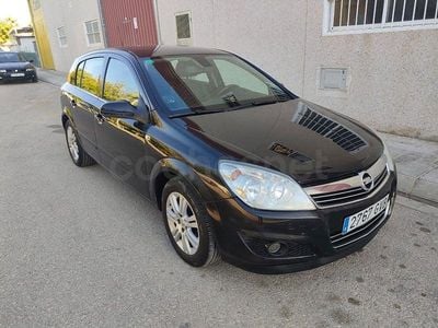 Usado Opel Astra Enjoy 110 CV (80 kW) 2010 Negro Berlina