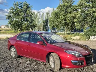 Begagnad Renault Laguna III Dynamique 110 HK (80 kW) 2011 Röd Sedan