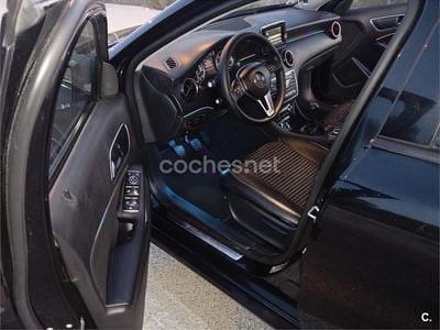 Usado Mercedes A180 Elegance 109 CV (80 kW) 2013 Negro Monovolumen