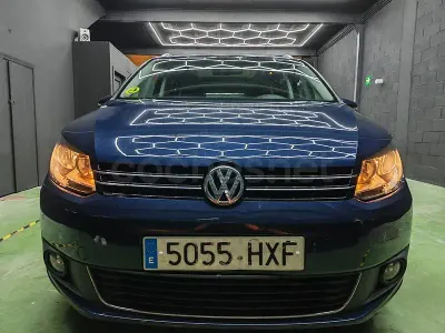 Usado VW Touran Edition 105 CV (77 kW) 2014 Azul Monovolumen