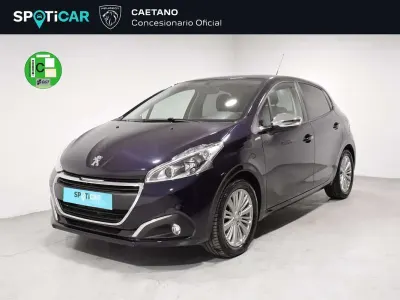 Używany Peugeot 208 Style 82 KM (60 kW) 2017 Niebieski Hatchback