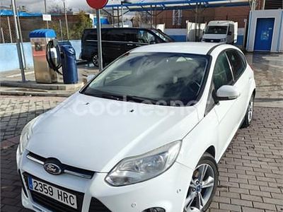 Usado Ford Focus Trend 125 CV (91 kW) 2013 Blanco Berlina