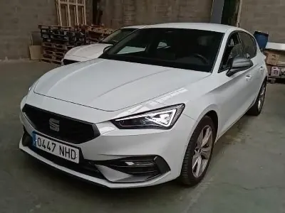 Usado Seat Leon FR 115 CV (84 kW) 2025 Blanco