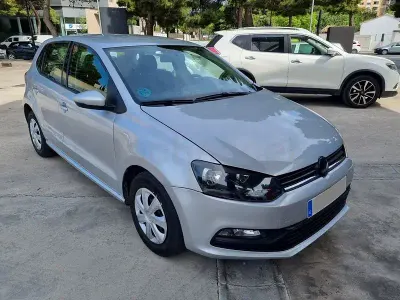 Usado VW Polo Edition 60 CV (44 kW) 2016 Gris / plata Berlina