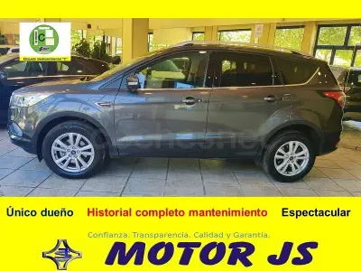 Usado Ford Kuga Trend 150 CV (110 kW) 2019 Gris / plata SUV