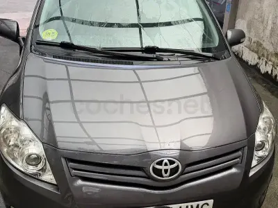 Usado Toyota Auris Active 126 CV (92 kW) 2012 Gris / plata Berlina