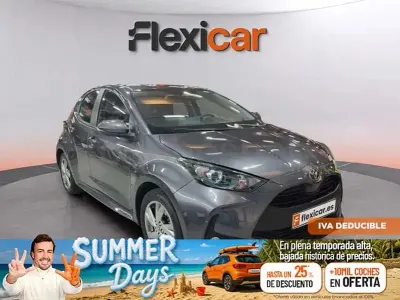 Usado Toyota Yaris Hybrid Active 116 CV (85 kW) 2025 Gris / plata Berlina