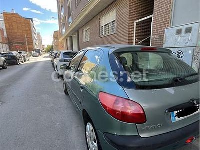 Usado Peugeot 206 75 CV (55 kW) 2001 Verde Berlina