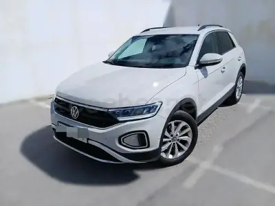 Usado VW T-Roc Life 150 CV (110 kW) 2023 Beige SUV