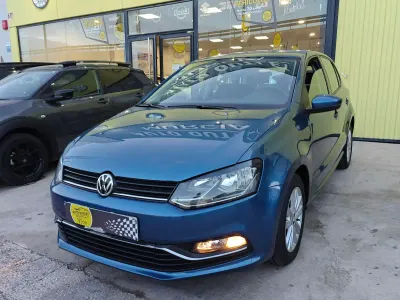 Usado VW Polo Advance 90 CV (66 kW) 2017 Azul Berlina