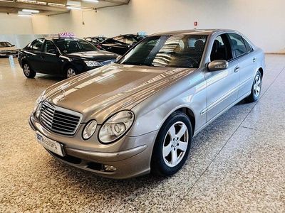 Usado Mercedes E270 Classic 177 CV (130 kW) 2002 Beige Berlina