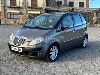 Usado Lancia Musa 90 CV (66 kW) 2010 Marrón Monovolumen