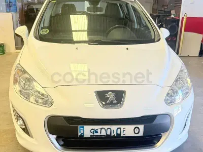 Usado Peugeot 308 Access 92 CV (67 kW) 2013 Blanco Berlina