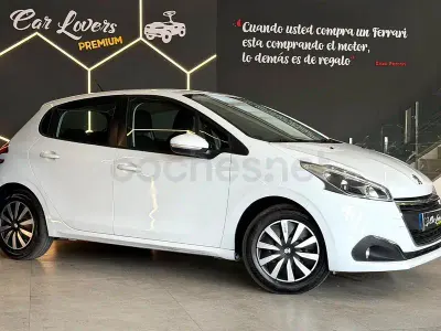 Usado Peugeot 208 Active 82 CV (60 kW) 2019 Blanco Utilitario