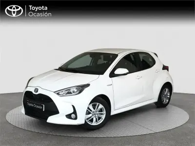 Usado Toyota Yaris Hybrid Active 116 CV (85 kW) 2021 Blanco Monovolumen