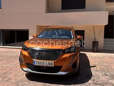 Usado Peugeot 2008 Allure 100 CV (73 kW) 2020 Naranja SUV
