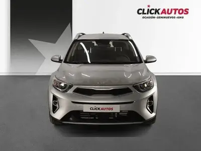 Usado Kia Stonic 100 CV (73 kW) 2025 Gris / plata SUV