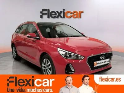 Usado Hyundai i30 110 CV (80 kW) 2017 Rojo Familiar