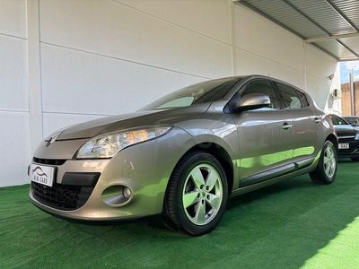 Usado Renault Mégane Dynamique 110 CV (80 kW) 2011 Marrón Berlina