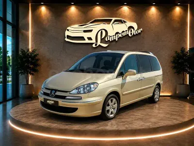 Usado Peugeot 807 120 CV (88 kW) 2007 Amarillo Monovolumen