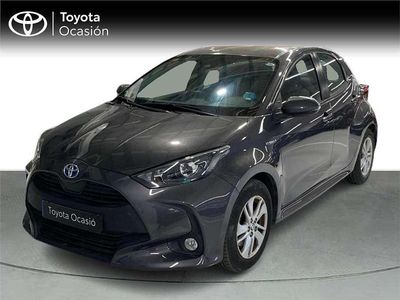 Usado Toyota Yaris Hybrid Active 116 CV (85 kW) 2021 Gris Utilitario