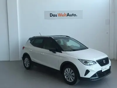 Usado Seat Arona Ecomotive 110 CV (80 kW) 2021 Blanco SUV