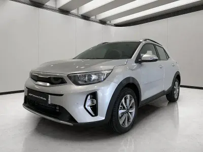 Usado Kia Stonic 100 CV (73 kW) 2025 Gris / plata SUV