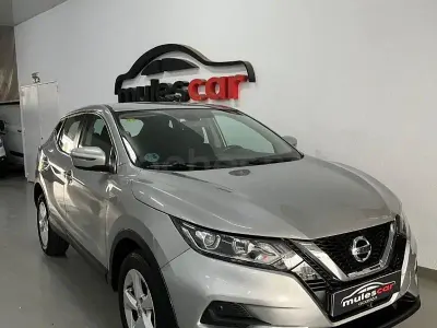 Usado Nissan Qashqai Acenta 150 CV (110 kW) 2020 Gris / plata SUV
