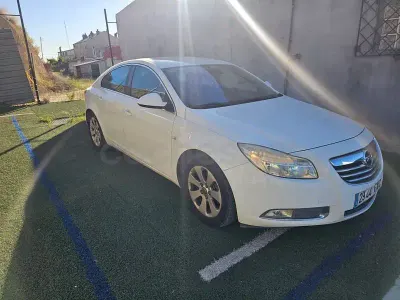 Usado Opel Insignia Edition 130 CV (95 kW) 2010 Blanco Berlina