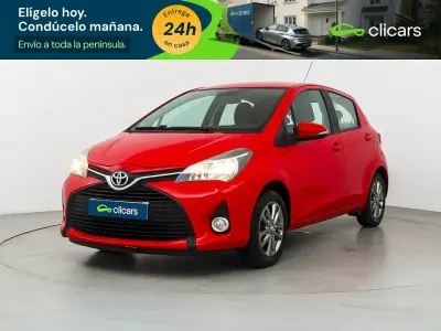 Käytetty Toyota Yaris City 70 HP (51 kW) 2016 Punainen Sedan