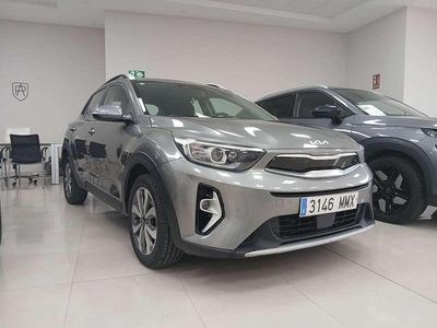 Usado Kia Stonic 99 HP (72 kW) 2024 Cinzento SUV