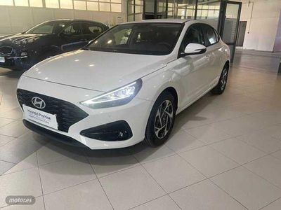 Polar white/phantom black Nuevo 2025 Hyundai i30 | 27.100 € (Caro)
