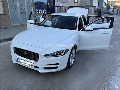 Usado Jaguar XE 180 CV (132 kW) 2015 Blanco Berlina