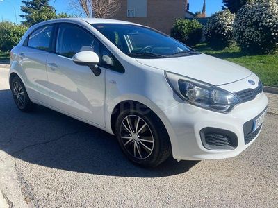 Usado Kia Rio 85 CV (62 kW) 2015 Blanco Berlina