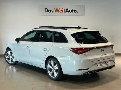 Usado Seat Leon FR 204 CV (150 kW) 2025 Blanco