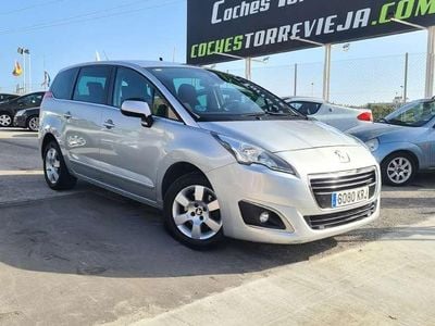 Usado Peugeot 5008 Active 120 CV (88 kW) 2015 Gris Monovolumen