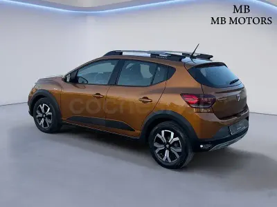 Usado Dacia Sandero Expression 110 CV (80 kW) 2022 Naranja Berlina