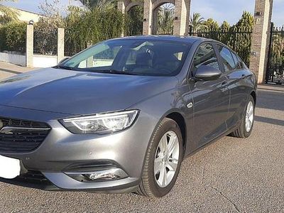Usado Opel Insignia Selective 136 CV (100 kW) 2017 Gris