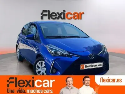 Usado Toyota Yaris Hybrid Active 100 CV (73 kW) 2019 Azul