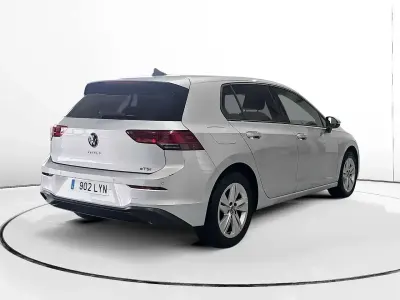 Usado VW Golf VIII Life 110 CV (80 kW) 2022 Gris Berlina